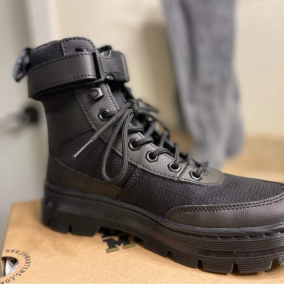 Dr. Martens Combs Tech - Black in Size US 7 (F) US 6 (M) - Picture 2 of 9